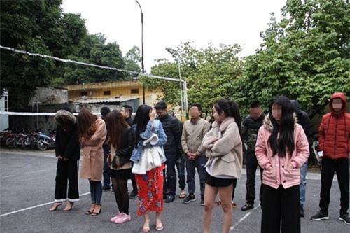 Hưng Yên: Bắt quả tang 16 thanh niên nghi sử dụng ma túy trong quán karaoke