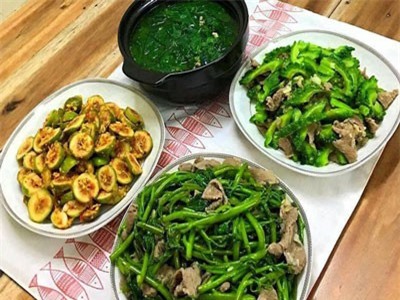 Nàng dâu mới lụi hụi nấu cơm nhưng mẹ chồng quyết không động đũa, chị em xem qua liền chỉ ra loạt lý do