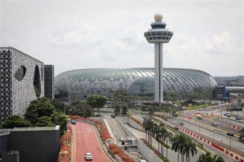 1. Sân bay Quốc tế Changi (Singapore).