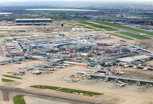 8. Sân bay London Heathrow (Anh).
