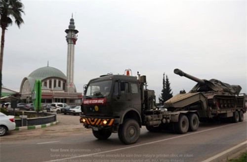 Mặc Assad bảo vệ người Kurd, Erdogan xua quân áp sát Manbij