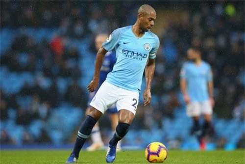 Tiền vệ: Fernandinho (Man City).