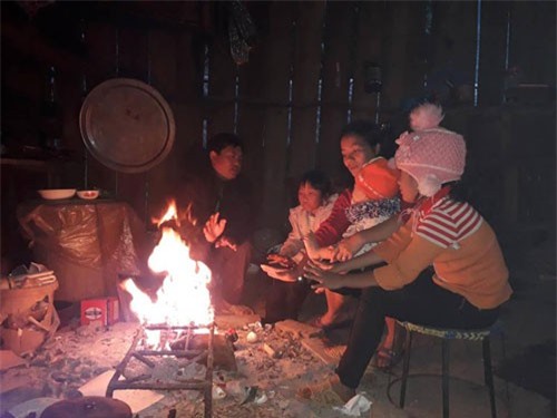 Sơn La: Rét đậm rét hại kéo dài, dân đốt củi lửa sưởi ấm cả ngày