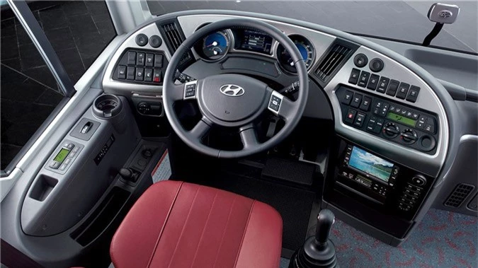 hyundai-universe-03.jpg