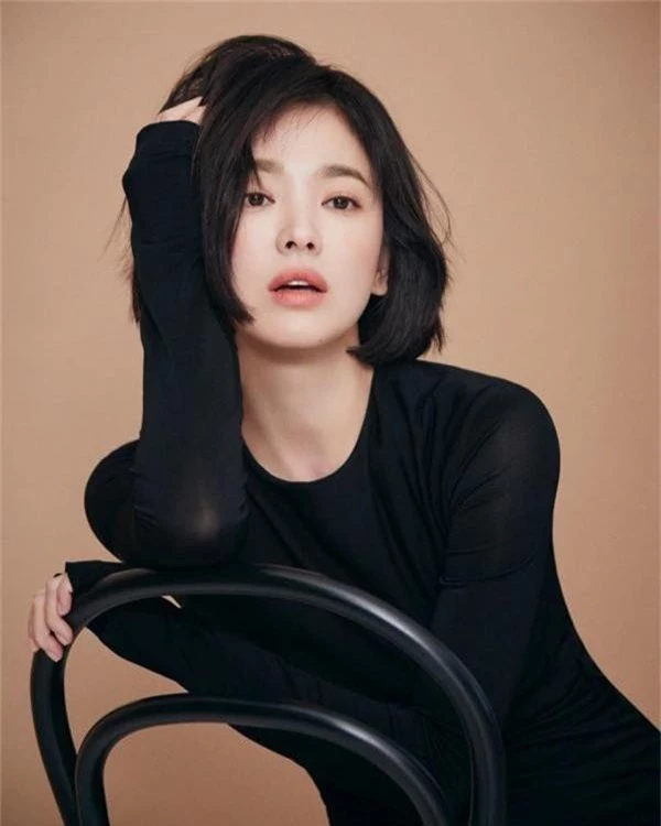 Song Hye Kyo: Mỹ nhân U40 đẹp trong trẻo như gái đôi mươi - Ảnh 2.