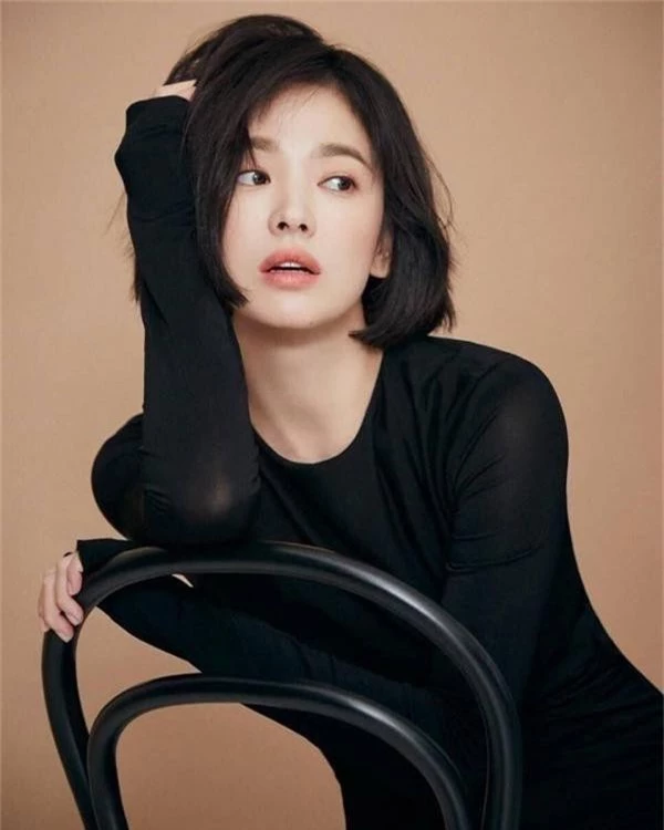 Song Hye Kyo: Mỹ nhân U40 đẹp trong trẻo như gái đôi mươi - Ảnh 3.
