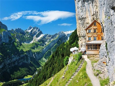 CLIP: Khám phá nhà hàng trên vách núi hẻo lánh ở Thụy Sĩ