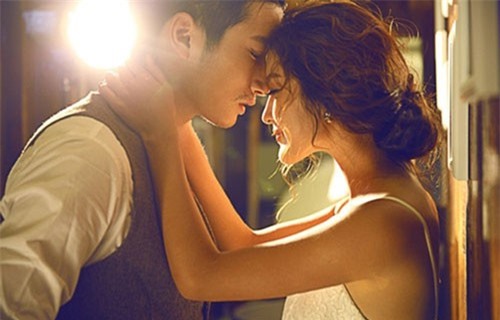 Tự tin đã thỏa mãn mọi nhu cầu của chồng cho đến khi đọc những tin nhắn mờ ám