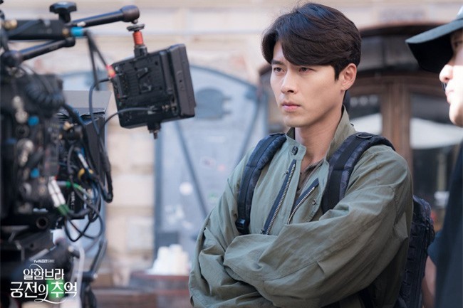 Fan của Hyun Bin sẽ thấy yêu anh hơn khi xem những hình ảnh hậu trường này