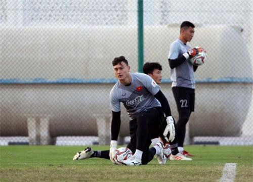 Sốc với mức phí phá vỡ hợp đồng của Văn Lâm với CLB Hải Phòng