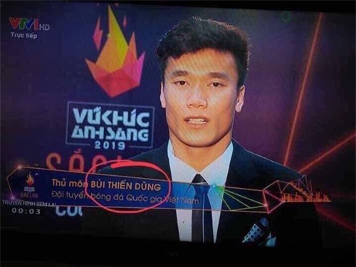 Bùi Tiến Dũng và sao Việt "té ngửa" vì sai sót trên truyền hình