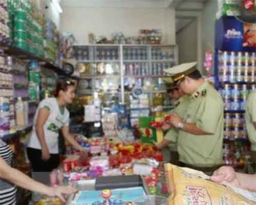 Quảng Ngãi: Ra quân kiểm tra, kiểm soát thị trường hàng hóa Tết