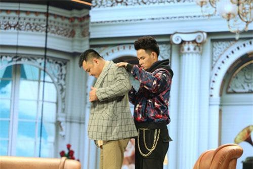 Tự Long đóng “bố thuê” của Xuân Bắc khiến khán giả cười chảy nước mắt