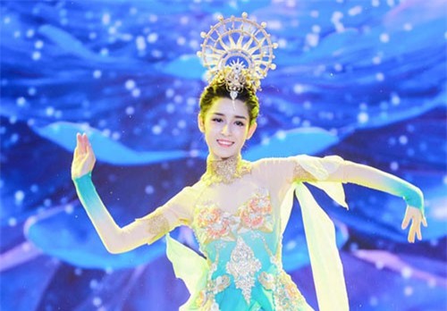 2 cô gái Tân Cương đẹp tới mức được ví như "tiên nữ hạ phàm"