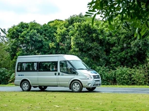 Ford Transit giảm 30 triệu đồng và gia hạn bảo hành tại Việt Nam