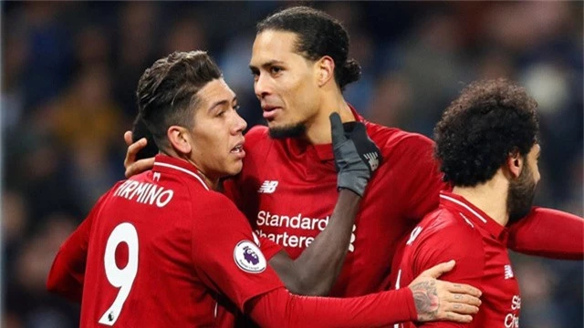  Các cầu thủ Liverpool ăn mừng bàn thắng gỡ hòa 