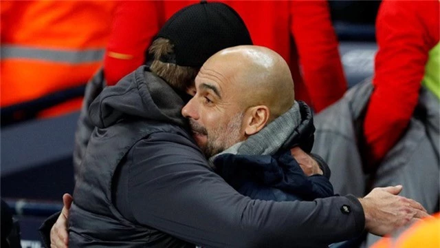  Màn chào hỏi giữa Guardiola và Klopp, chiến lược gia người Đức được xem như khắc tinh của Guardiola 