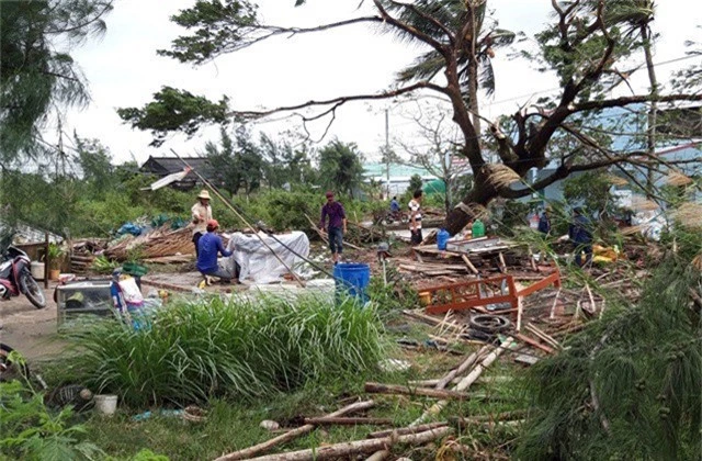 Lốc xoáy gây sập nhà dân ở Bạc Liêu. (Ảnh: CTV)