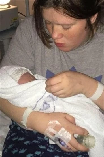 Mẹ hoảng loạn khi con trai 4 tháng tuổi tử vong trong lúc ngủ bởi hội chứng trẻ sơ sinh nào cũng có thể mắc - Ảnh 1.