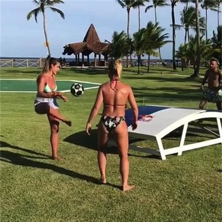 Neymar đón năm mới 2019 tưng bừng bên dàn mỹ nhân - Ảnh 5.