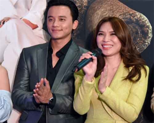 Mỹ Tâm diện đầm gợi cảm tại buổi công chiếu phim đầu tay ở Hà Nội