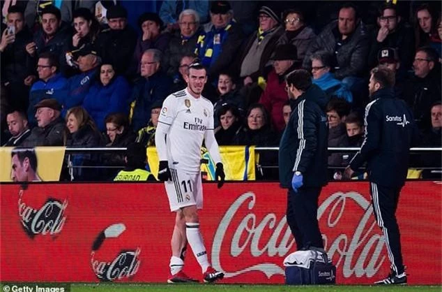  Chấn thương khiến Bale phải rời sân ở đầu hiệp 2 
