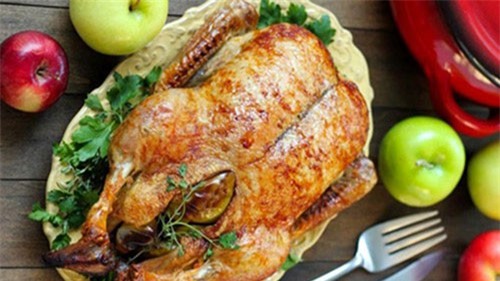 CLIP: Cách làm món vịt nhồi táo nướng thơm ngon