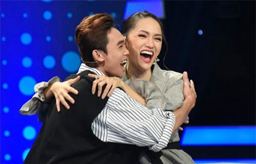 Hương Giang bị quán quân Cười xuyên Việt xa lánh vì sợ bị… cùi