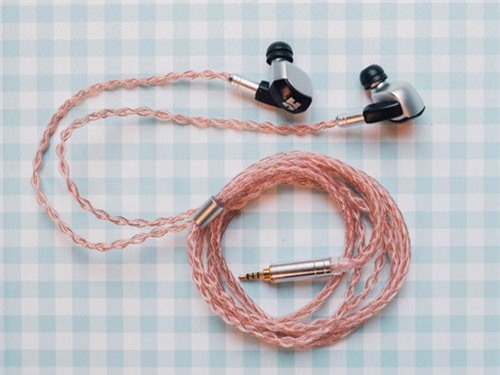 Tại sao vẫn nhiều người chuộng tai nghe có dây hơn tai nghe Bluetooth?