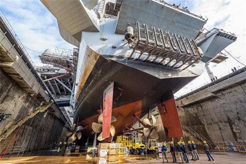 Cận cảnh người Mỹ sửa chữa siêu tàu sân bay Nimitz