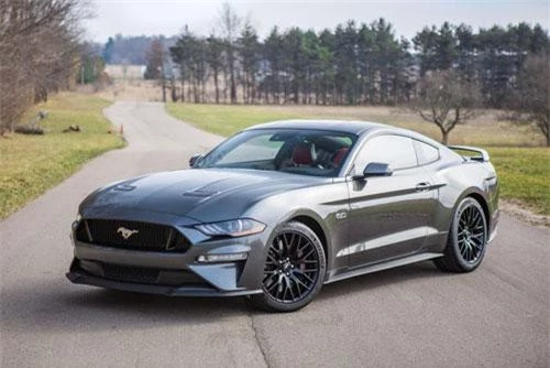 2. Ford Mustang (doanh số: 116.954 chiếc).