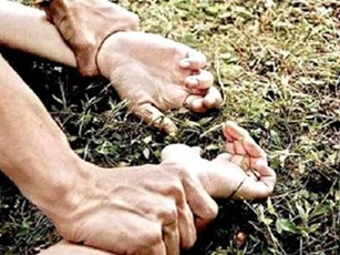 Hải Dương: Bạn gái từ chối vào nhà nghỉ, nam thanh niên chở ra cánh đồng cưỡng hiếp