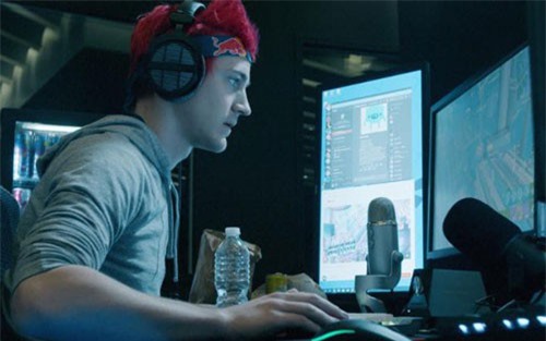 Kiếm 10 triệu USD một năm nhờ livestream chơi game