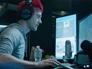 Kiếm 10 triệu USD một năm nhờ livestream chơi game