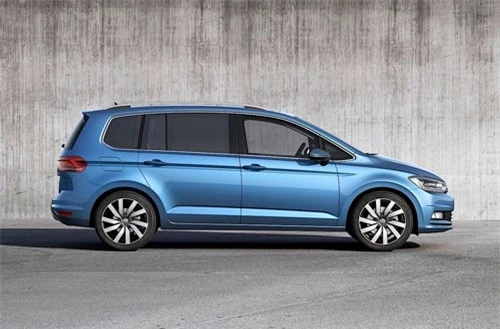 7. Volkswagen Touran (doanh số: 162.581 chiếc).