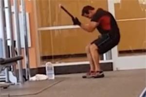 CLIP: 'Chết cười' với những kiểu tập gym không giống ai