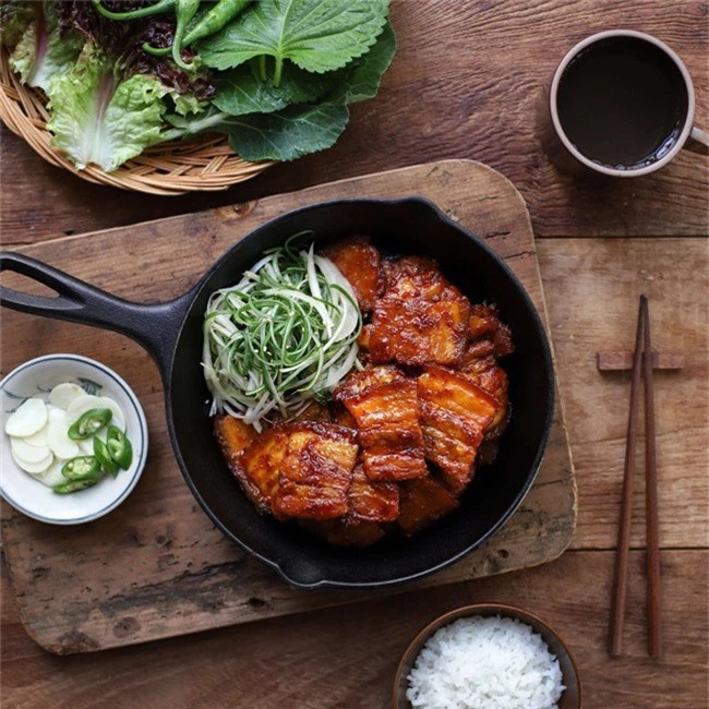 Học người Hàn cách làm món thịt áp chảo ngon ngất ngây ăn mùa lạnh hợp vô cùng - Ảnh 7.