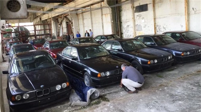 Kho báu giữa đời thực: Tìm thấy 11 chiếc BMW 5-Series 1994 chưa từng sử dụng