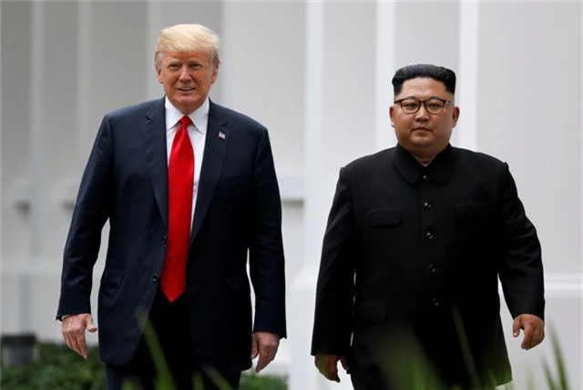  Tổng thống Donald Trump và nhà lãnh đạo Kim Jong-un gặp nhau tại Singapore năm 2018. (Ảnh: Reuters) 