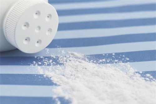 CLIP: Tác hại đáng sợ khi dùng phấn rôm sai cách