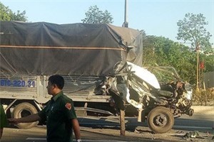 CLIP: Xe tải gây tai nạn liên hoàn tại Bình Dương, 8 người bị thương