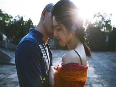 Phát hiện bạn trai qua đêm với gái lạ, cô nàng này đã có cách xử lý đáng để chị em học tập