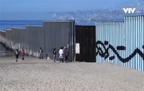 Tổng thống Trump dọa dùng quyền khẩn cấp để xây tường biên giới