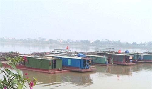 Bắt giữ 11 tàu khai thác cát trái phép trong đêm