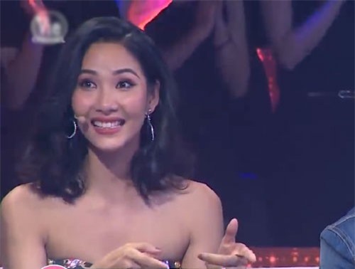 Á hậu Hoàng Thùy "chê" Hari Won không nghiêm chỉnh khiến Trấn Thành "đứng hình"