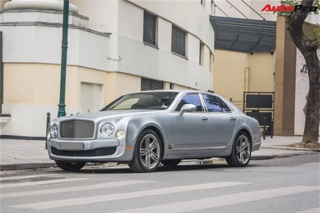 Bentley Mulsanne Le Mans Edition độc nhất Việt Nam có điểm gì khác biệt? Chiếc Bentley Mulsanne này chính là một trong số 48 chiếc trên toàn thế giới thuộc phiên bản đặc biệt mang tên Le Mans Edition. (CHI TIẾT)