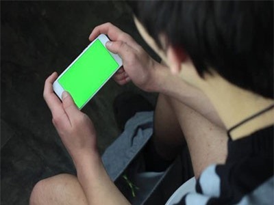 Thích chơi điện thoại trong nhà vệ sinh, 7 cơ quan trong cơ thể sẽ dần bị tổn thương