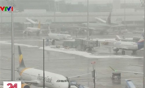 Sân bay Munich (Đức) hủy 120 chuyến bay do tuyết rơi dày
