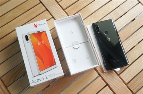 Mở hộp smartphone Việt đáng mua bậc nhất trên thị trường