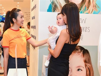 Vợ chồng Hà Anh hội ngộ Tăng Thanh Hà và chồng thiếu gia